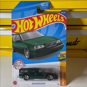 Hot Wheels Green Volvo 850 Estate Die-Cast Car
